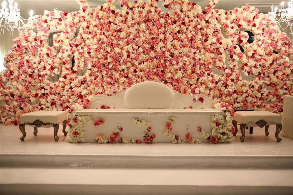 wedding flower - rose decor