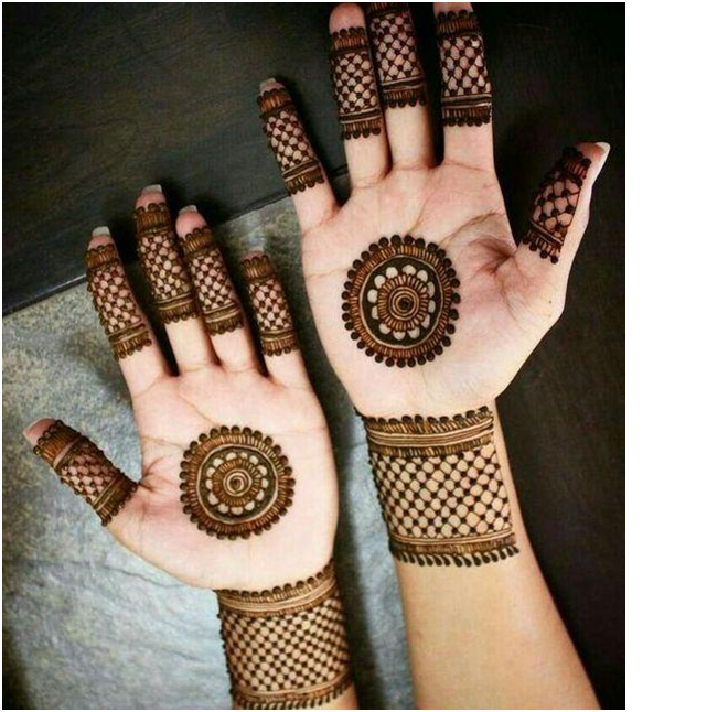 Easy mehndi design try this round circle mehndi on this wedding season |  Gol Tikki Mehndi Designs: बेहद प्यारी और बहुत खूबसूरत लगती हैं गोल टिक्की  मेहंदी, देखें इसके ट्रेंडी और स्टाइलिश