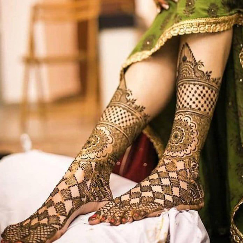 25+ Fresh & Stunning Foot Mehndi Designs for the Modern Brides | Wedding  mehndi designs, Leg mehendi design, Legs mehndi design