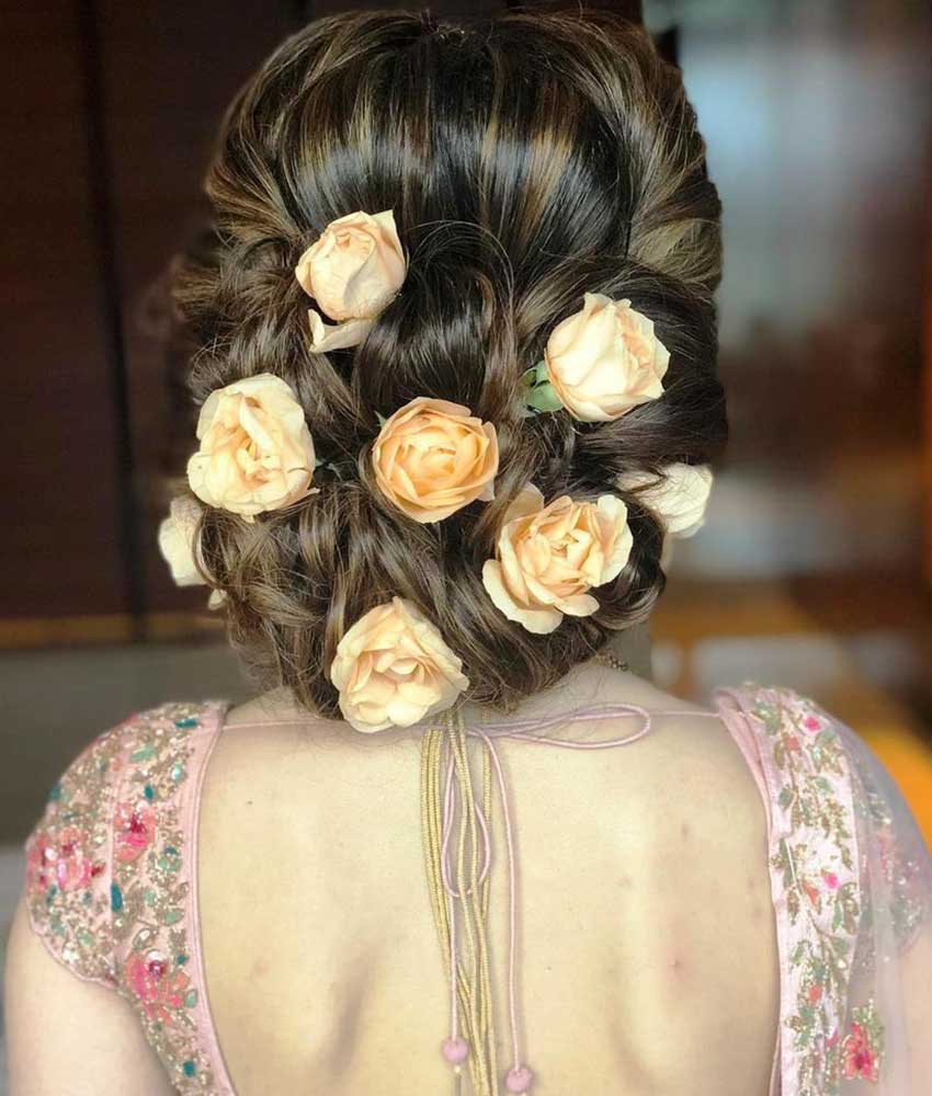 Kavita Desai - Flower bun..Red petals all over her bun making my bride look  more preety ❤️ #flowerbun#bun#hairstyles #hair#hairart #hairdo #hairstyle#hairgoals  #hairideas #hairfashion | Facebook