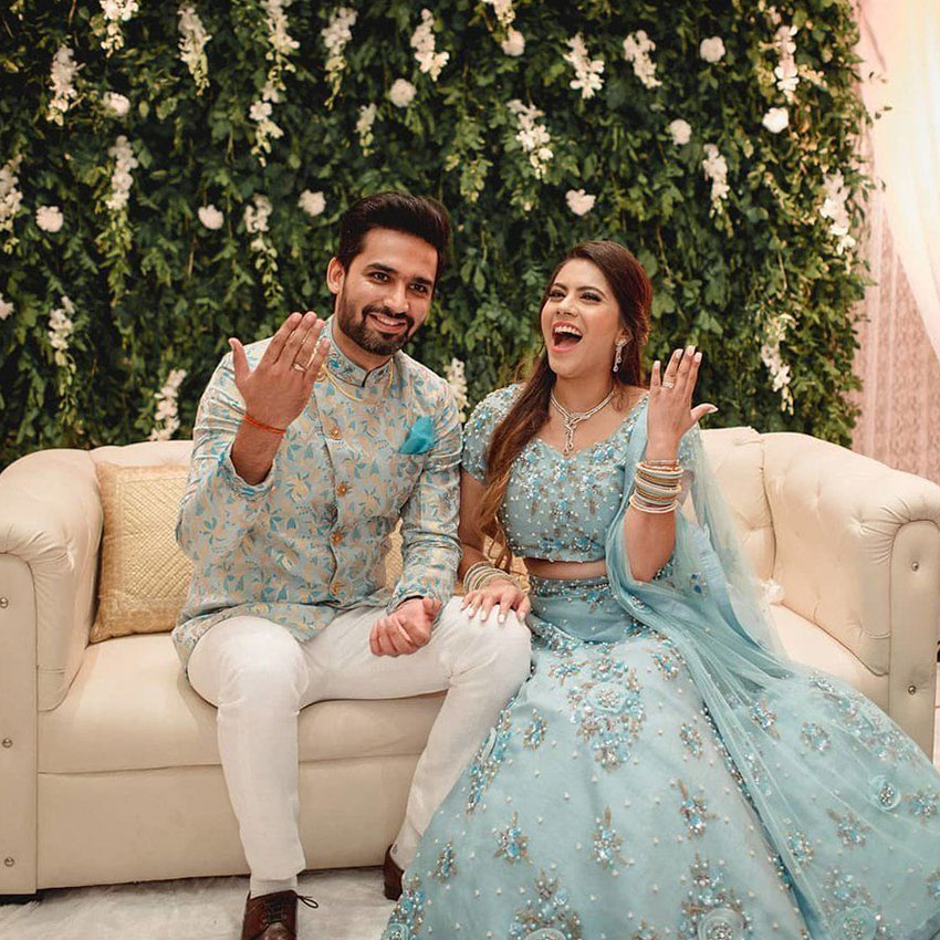 The Best Engagement Photo Shoot Poses for Indian Couples!