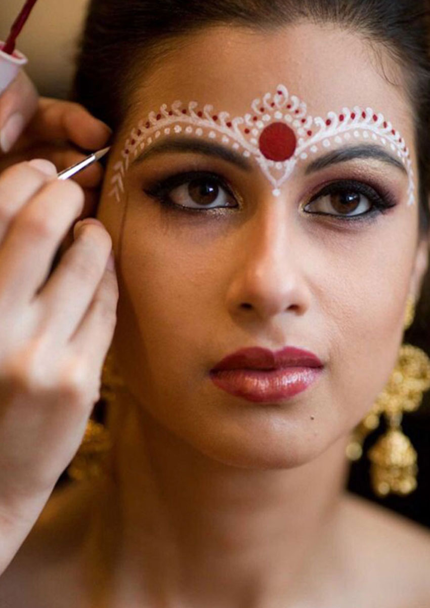 Featured image of post Bengali Bridal Forehead Designs Books Best affordable makeup artists for wedding find beauty parlours for bridal at home