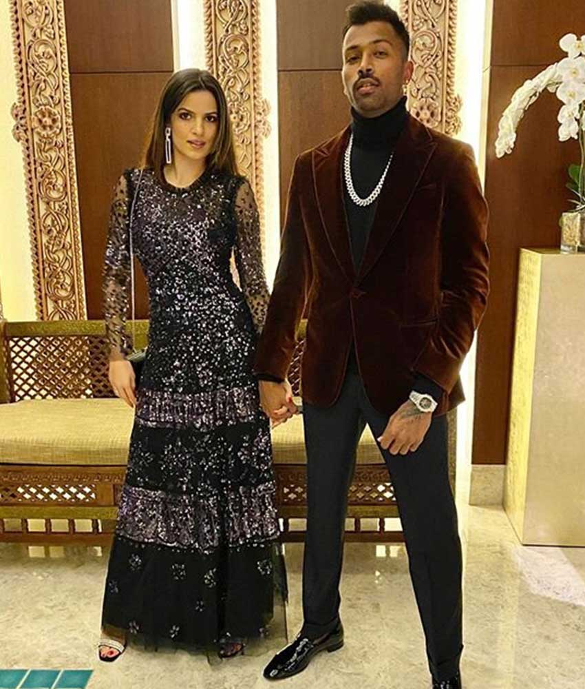 Hardik Pandya Goes Down on Knees to Propose Girlfriend Natasa Stankovic