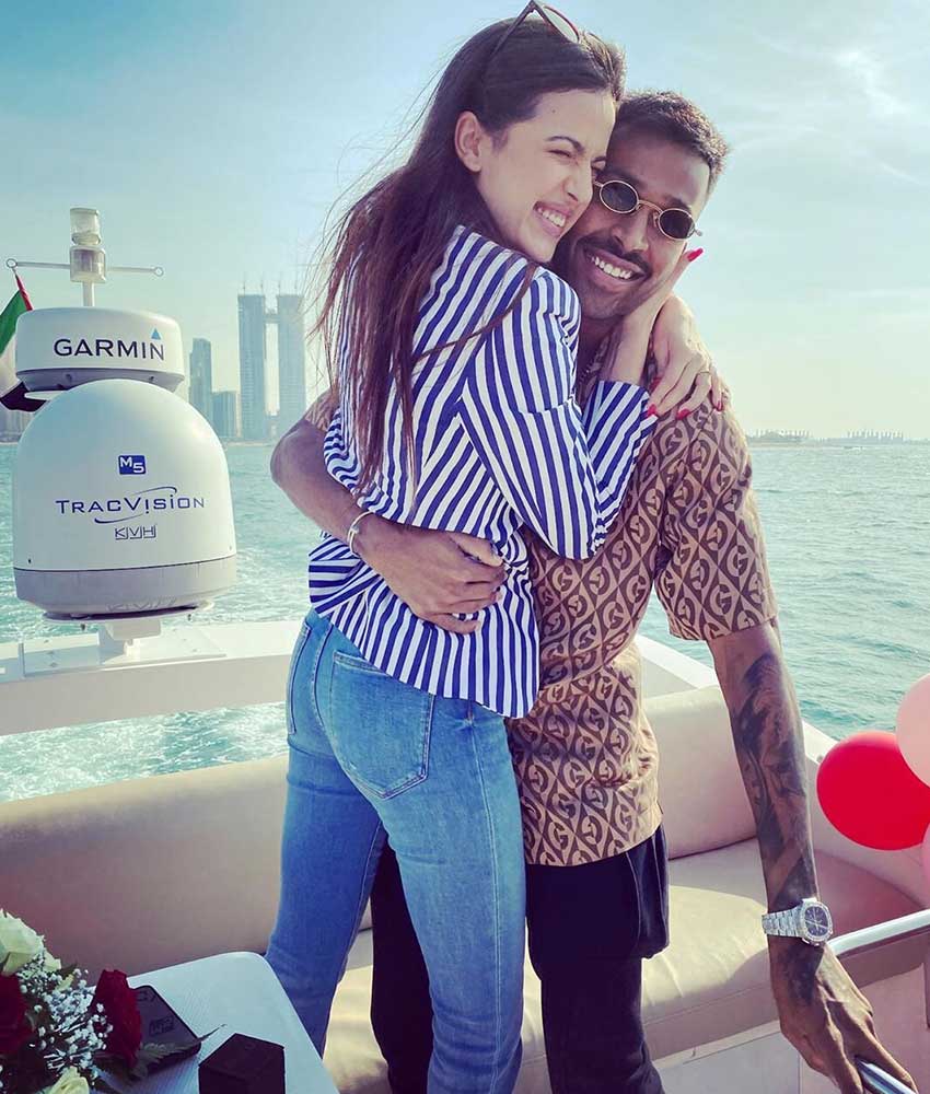 Hardik Pandya Goes Down on Knees to Propose Girlfriend Natasa Stankovic