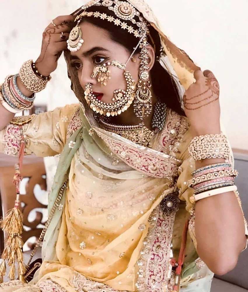 Gorgeous Bridal Naths (50)