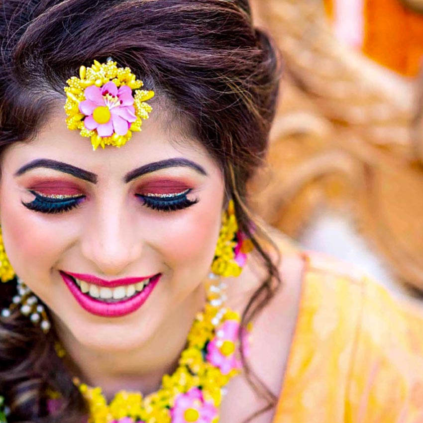 Afroza Rouf | Mehndi bride 🩷 makeup & hair by me 🥰 | Instagram