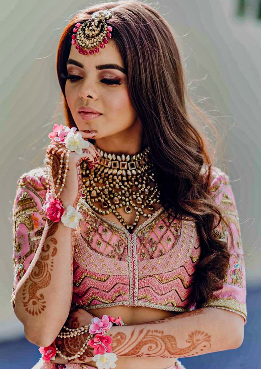 12 Best Hairstyles For A Mehendi Ceremony - WomenXO