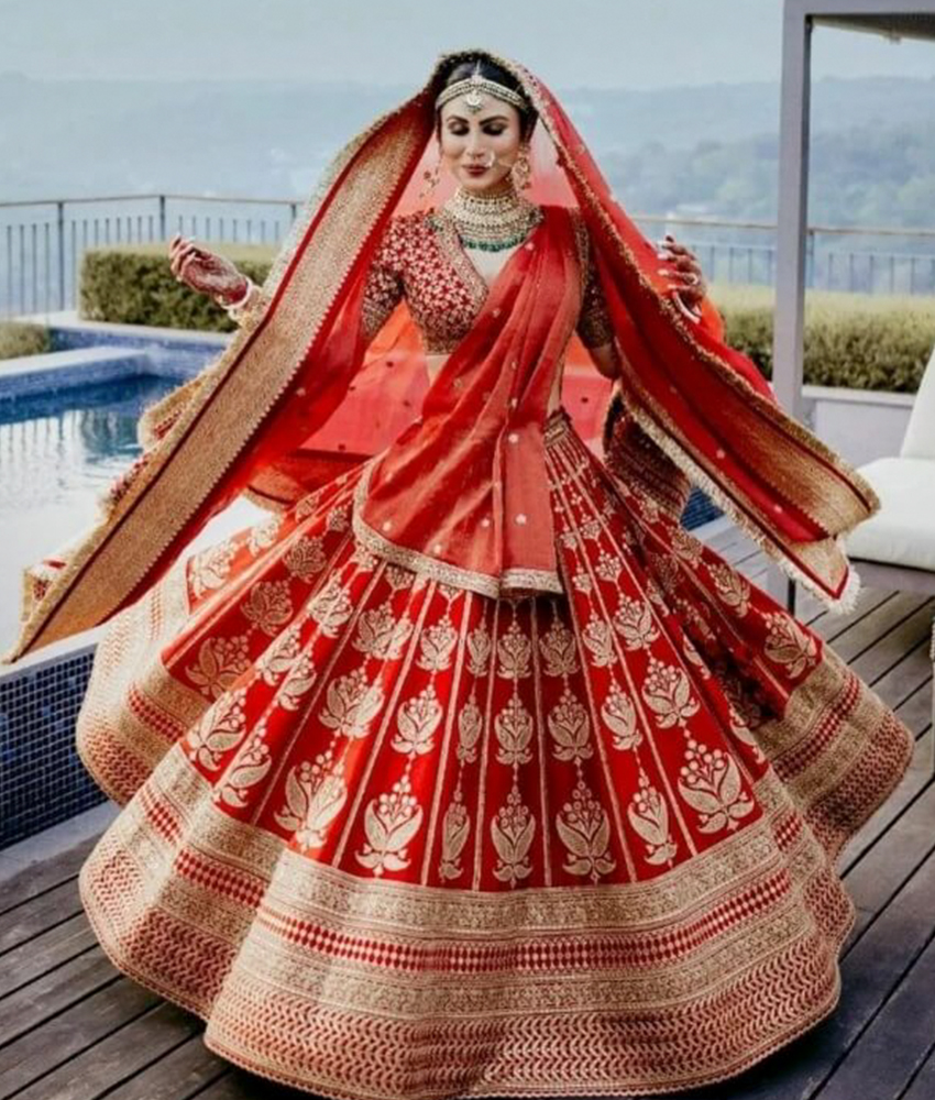 Mouni-Roy-wedding (18)