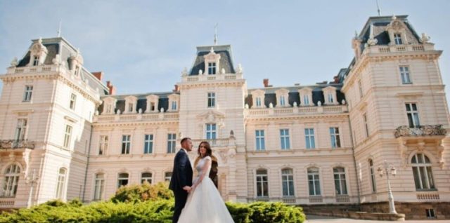 The Secret Wedding Venue Expenses (and How to Save On Them!)